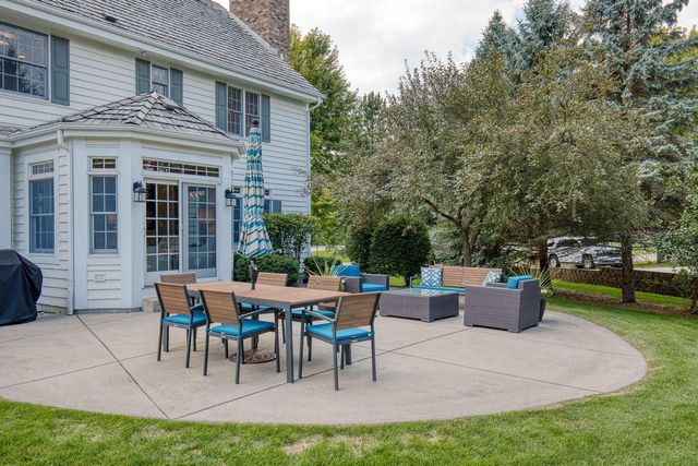 1600 Starbridge DRIVE, Brookfield, WI 53005