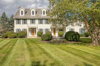 1600 Starbridge DRIVE, Brookfield, WI 53005