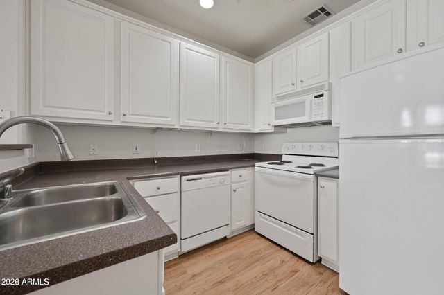 4455 E PARADISE VILLAGE Parkway S 1122, Phoenix, AZ 85032