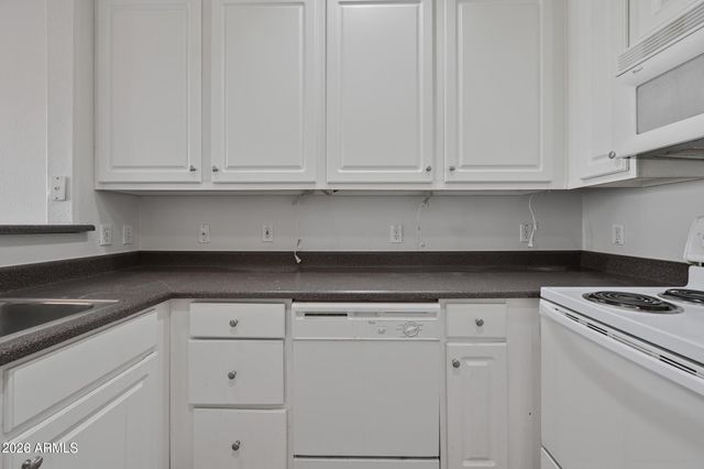 4455 E PARADISE VILLAGE Parkway S 1122, Phoenix, AZ 85032