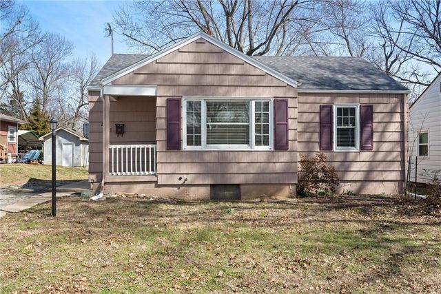 2005 S Hedges Avenue, Independence, MO 64052