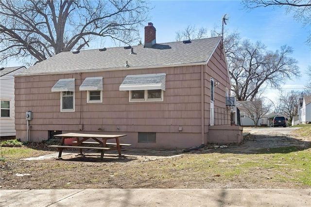 2005 S Hedges Avenue, Independence, MO 64052