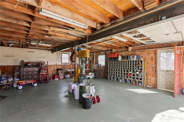 2005 S Hedges Avenue, Independence, MO 64052