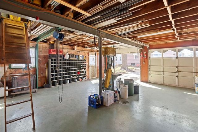 2005 S Hedges Avenue, Independence, MO 64052