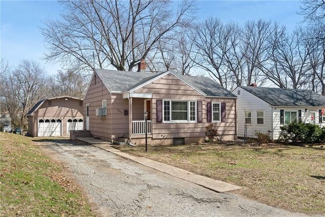 2005 S Hedges Avenue, Independence, MO 64052