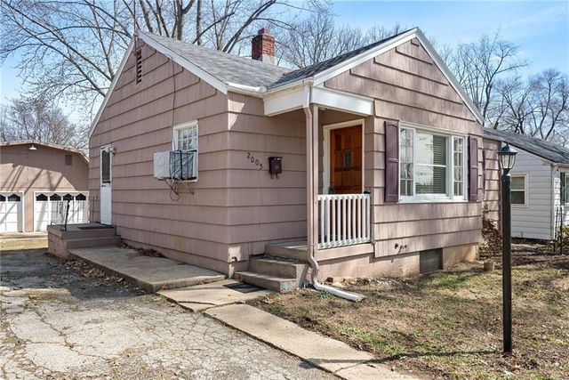 2005 S Hedges Avenue, Independence, MO 64052