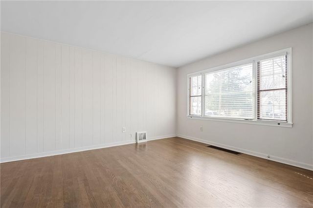 2005 S Hedges Avenue, Independence, MO 64052