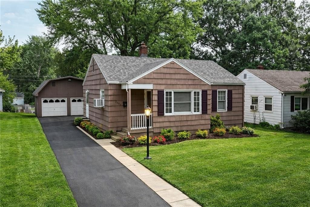 2005 S Hedges Avenue, Independence, MO 64052