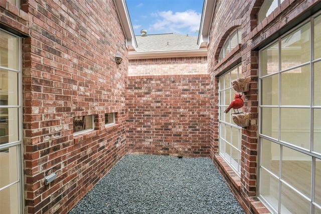 6885 Tournament Drive, Houston, TX 77069