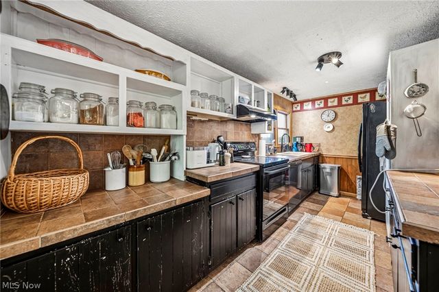 4233 N Forest Ridge Drive, Ashtabula, OH 44004