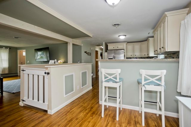41 Dartmouth St, Agawam, MA 01001