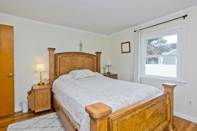 41 Dartmouth St, Agawam, MA 01001