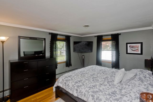 41 Dartmouth St, Agawam, MA 01001