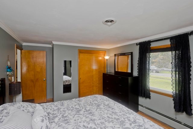 41 Dartmouth St, Agawam, MA 01001