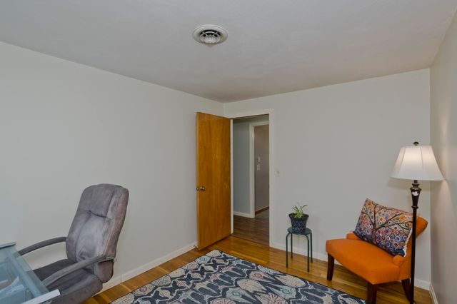 41 Dartmouth St, Agawam, MA 01001