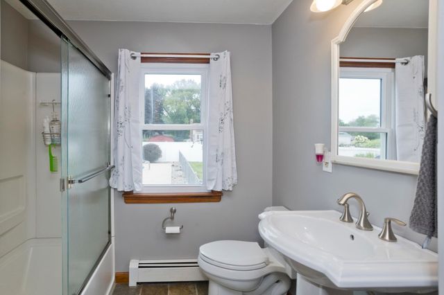 41 Dartmouth St, Agawam, MA 01001