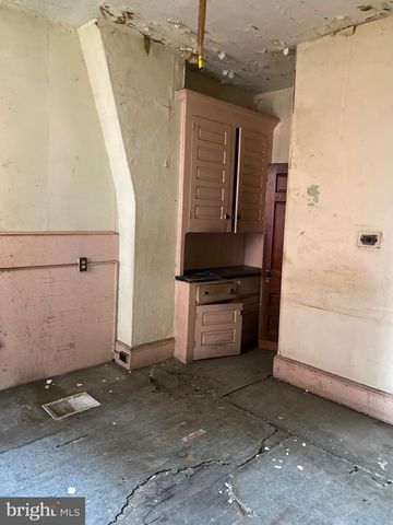 821 S 49TH ST, Philadelphia, PA 19143