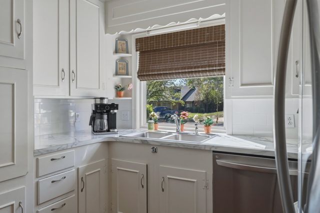 2002 Sunshine Sq, Longview, TX 75601