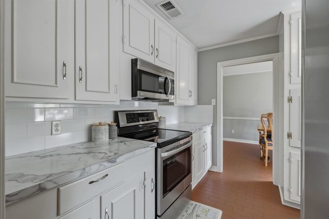 2002 Sunshine Sq, Longview, TX 75601