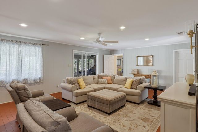 2002 Sunshine Sq, Longview, TX 75601