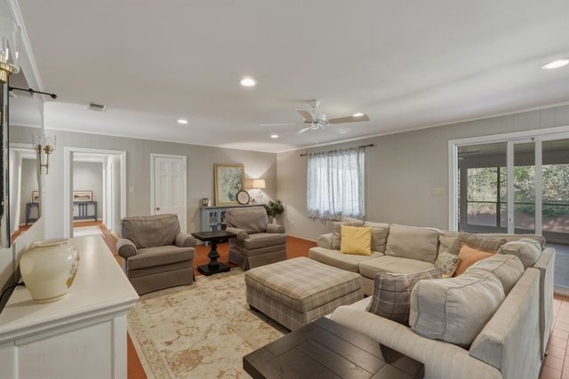 2002 Sunshine Sq, Longview, TX 75601