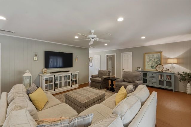 2002 Sunshine Sq, Longview, TX 75601