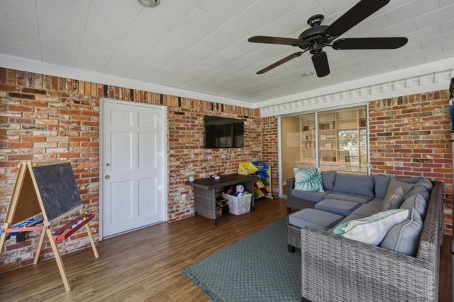 2002 Sunshine Sq, Longview, TX 75601