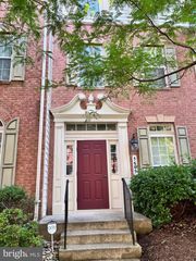 5605 HARRINGTON FALLS LN #F, Alexandria, VA 22312