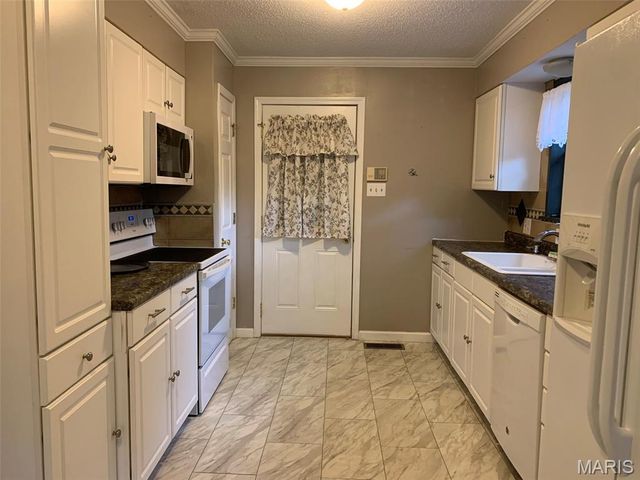 431 Westlake Drive, St Clair, MO 63077