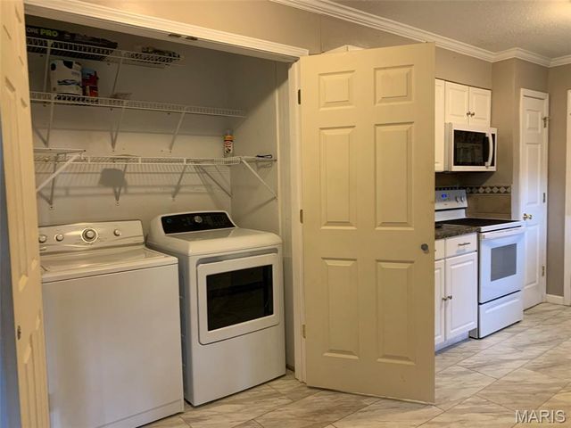 431 Westlake Drive, St Clair, MO 63077