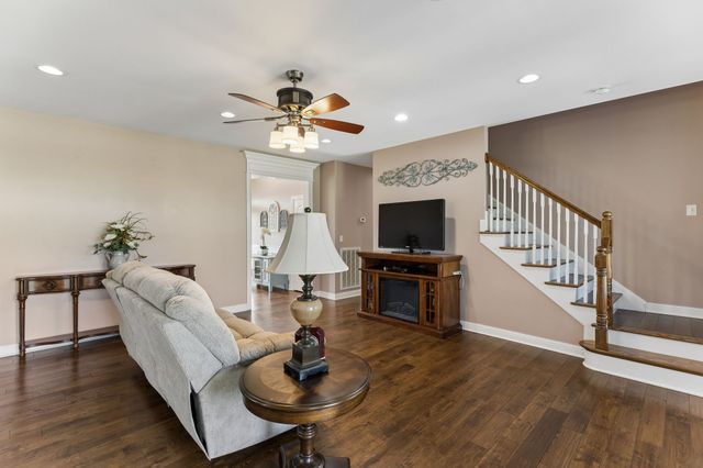 4294 Trousdale Ln, Columbia, TN 38401
