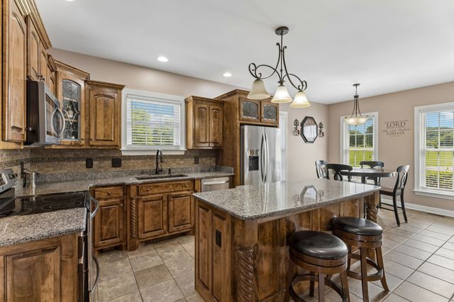 4294 Trousdale Ln, Columbia, TN 38401