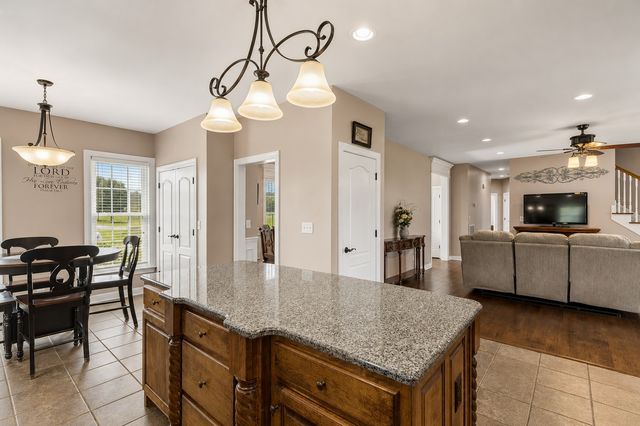 4294 Trousdale Ln, Columbia, TN 38401