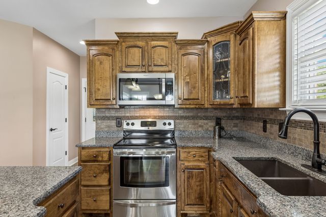 4294 Trousdale Ln, Columbia, TN 38401