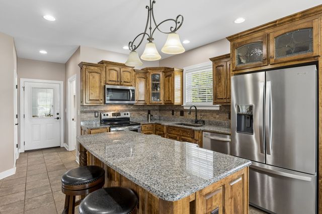 4294 Trousdale Ln, Columbia, TN 38401