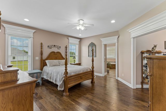 4294 Trousdale Ln, Columbia, TN 38401