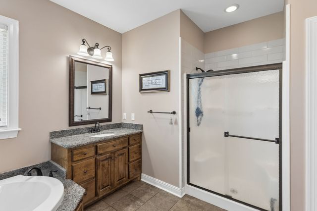 4294 Trousdale Ln, Columbia, TN 38401