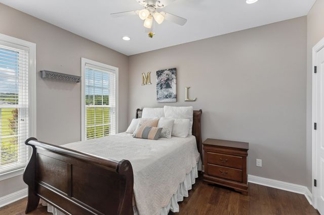 4294 Trousdale Ln, Columbia, TN 38401