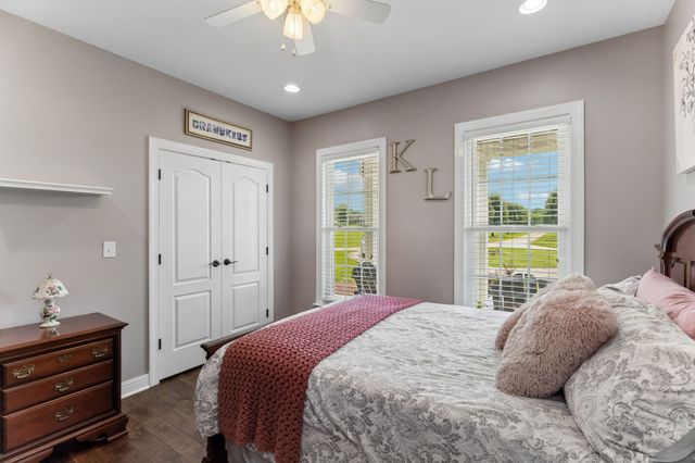 4294 Trousdale Ln, Columbia, TN 38401