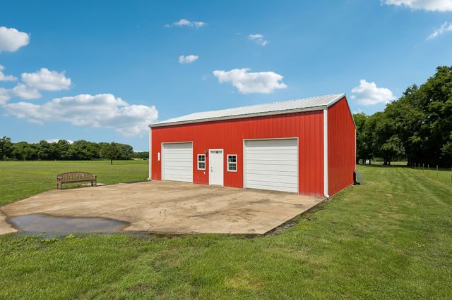 4294 Trousdale Ln, Columbia, TN 38401