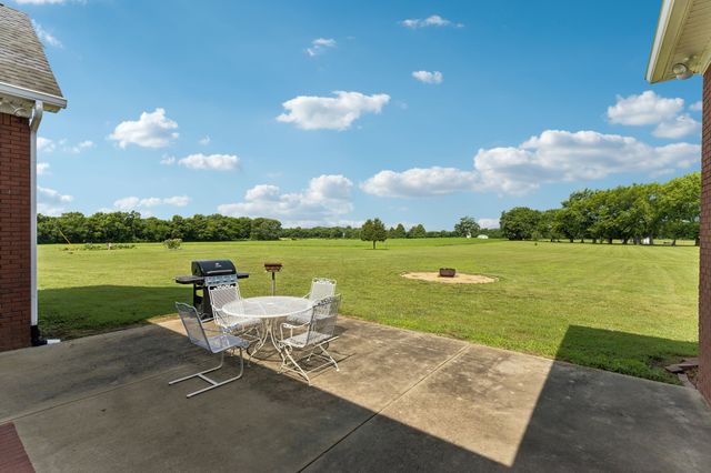 4294 Trousdale Ln, Columbia, TN 38401