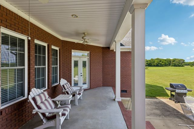 4294 Trousdale Ln, Columbia, TN 38401