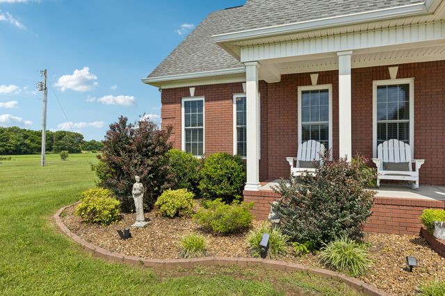 4294 Trousdale Ln, Columbia, TN 38401