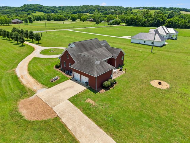 4294 Trousdale Ln, Columbia, TN 38401