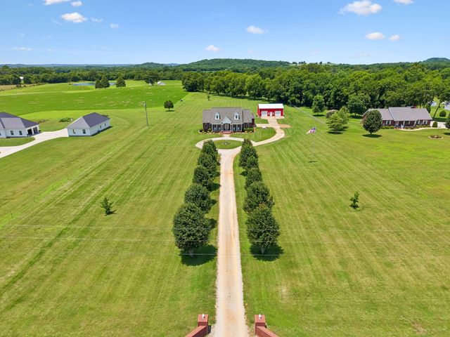 4294 Trousdale Ln, Columbia, TN 38401