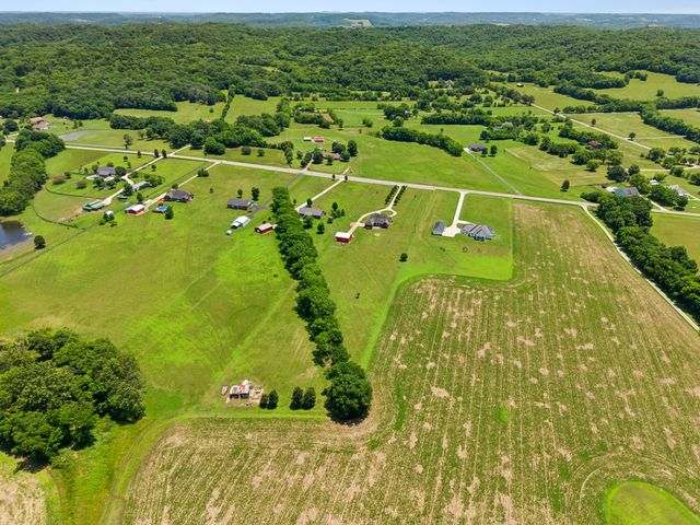 4294 Trousdale Ln, Columbia, TN 38401