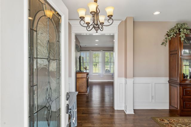 4294 Trousdale Ln, Columbia, TN 38401