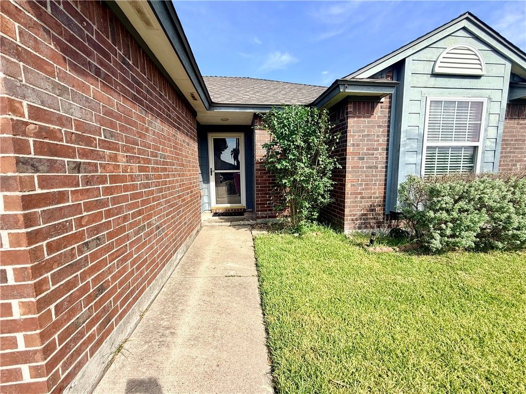 1210 Sacramento, Portland, TX 78374 — photo 2