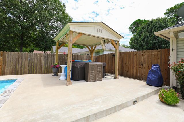 704 SHEFFIELD Drive, Bryant, AR 72022