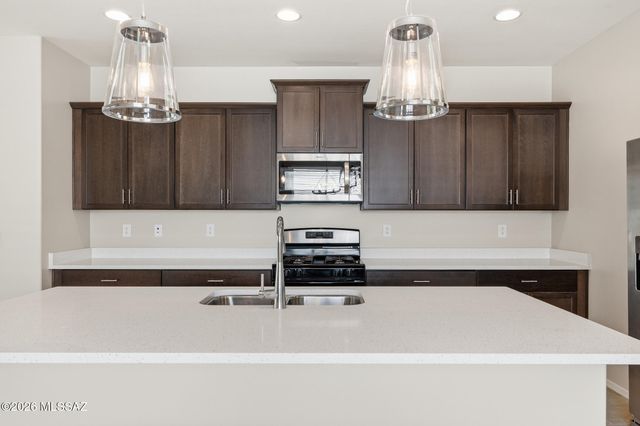 14035 E Red Pine Place, Vail, AZ 85641